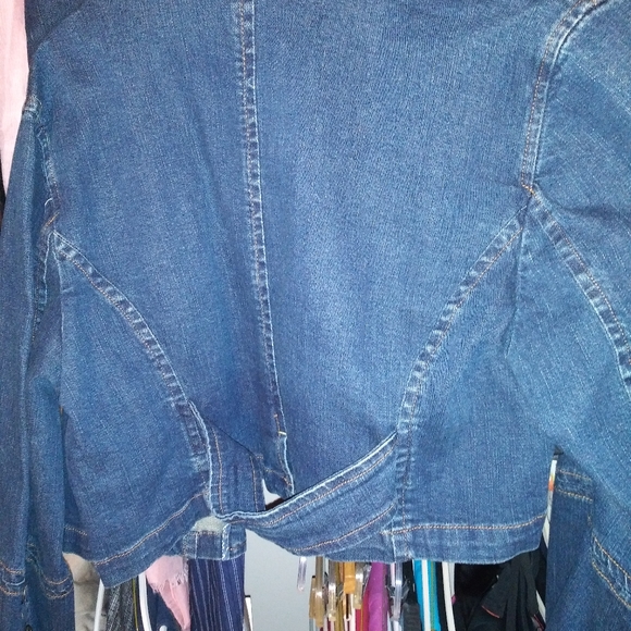 Crop Blue Jean Jacket - Picture 2 of 4